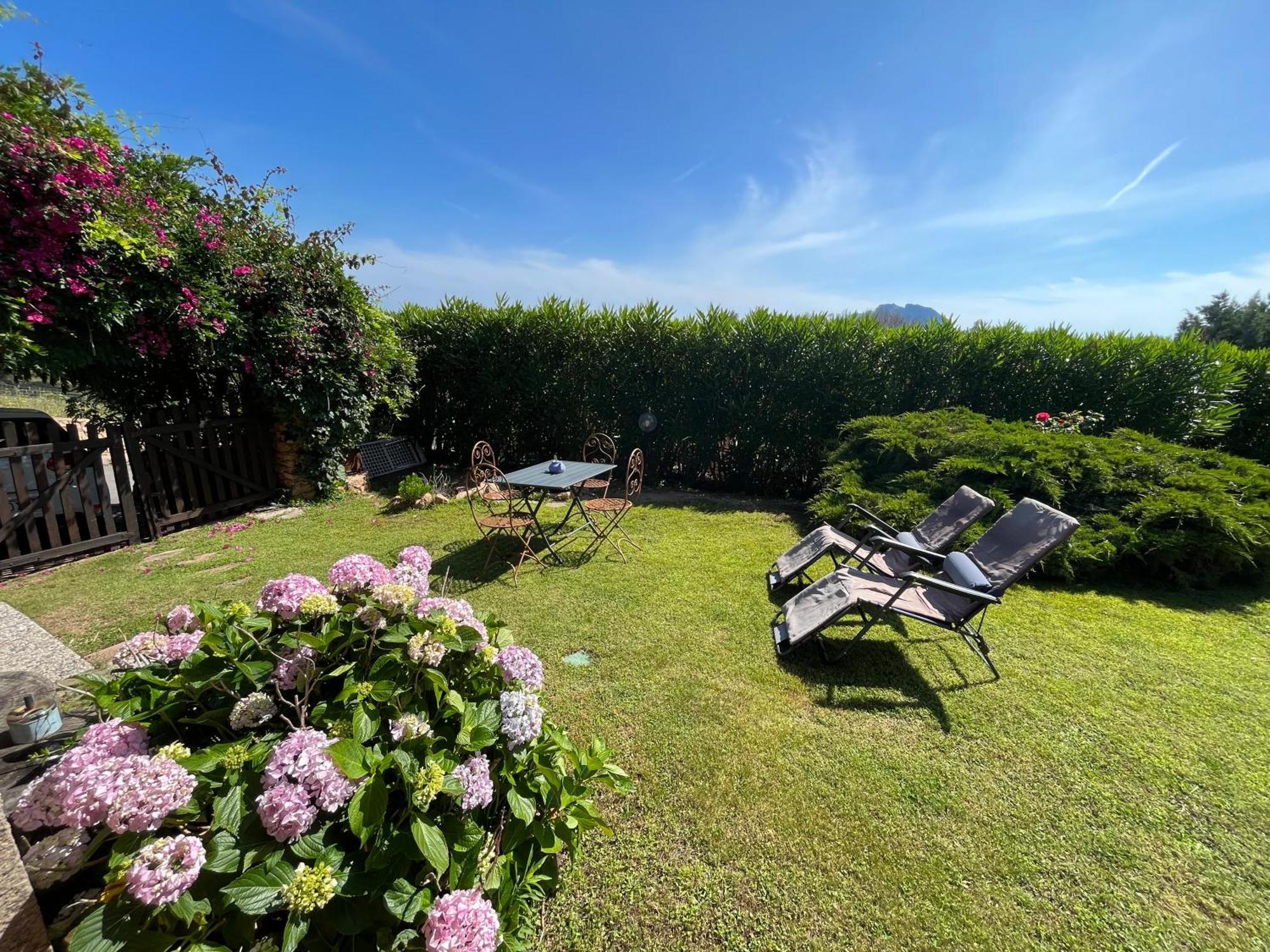 Villa Acchiappasogni Loiri Porto San Paolo Habitación foto